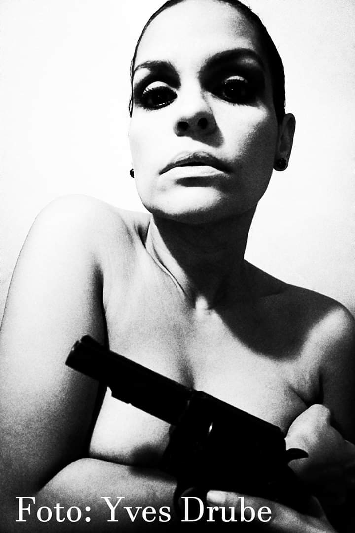 arma-de-la-mujer-die-waffe-der-frau